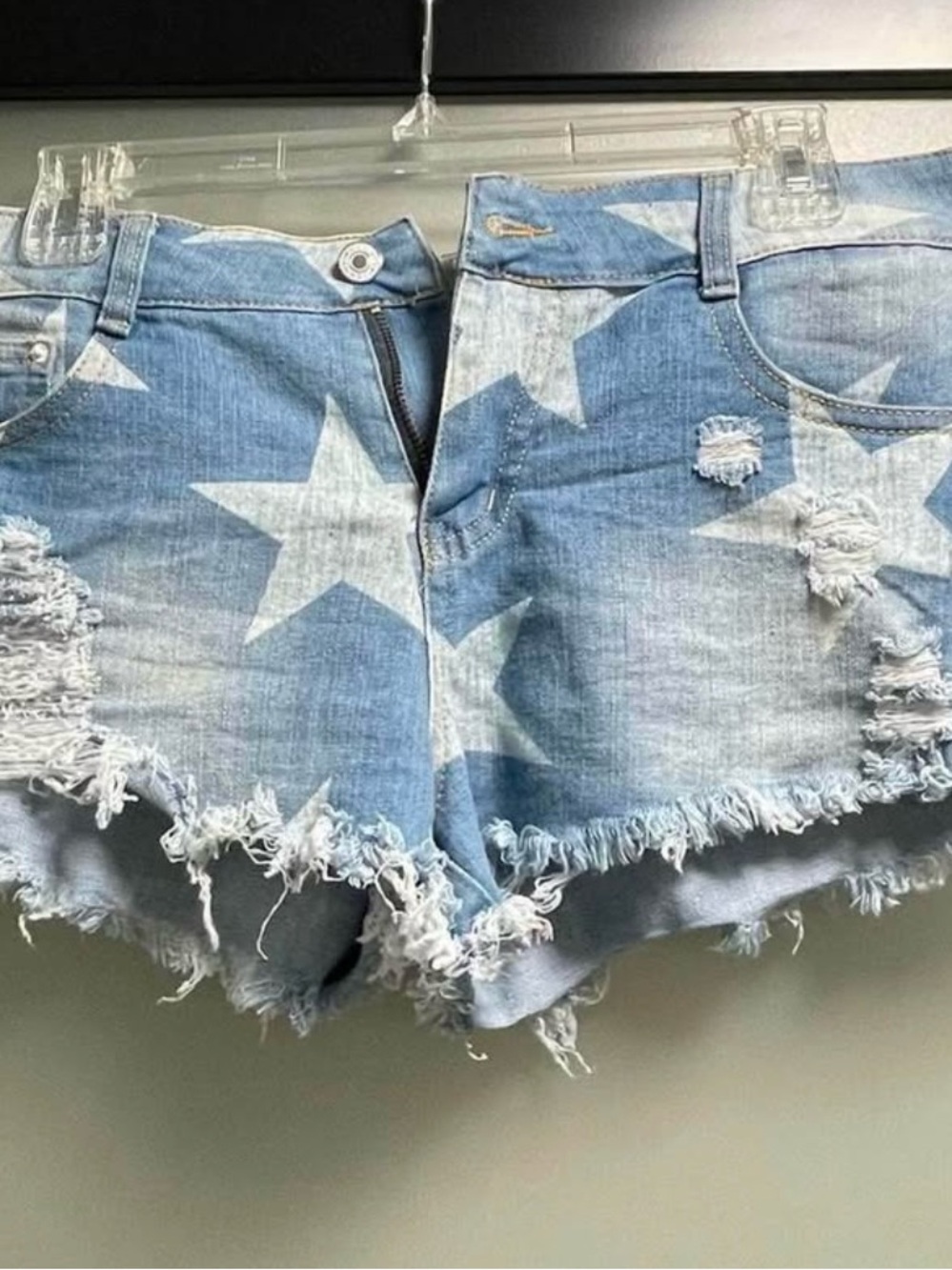 DAVI & DANI Light Blue Star-Print Distressed Denim Shorts